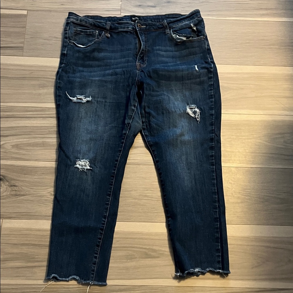 Trendy Distressed Women's Cropped Jeans
